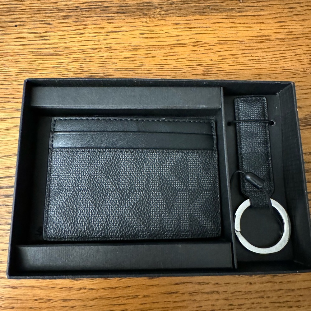 NWT Michael Kors Men’s Cardholder and Keychain